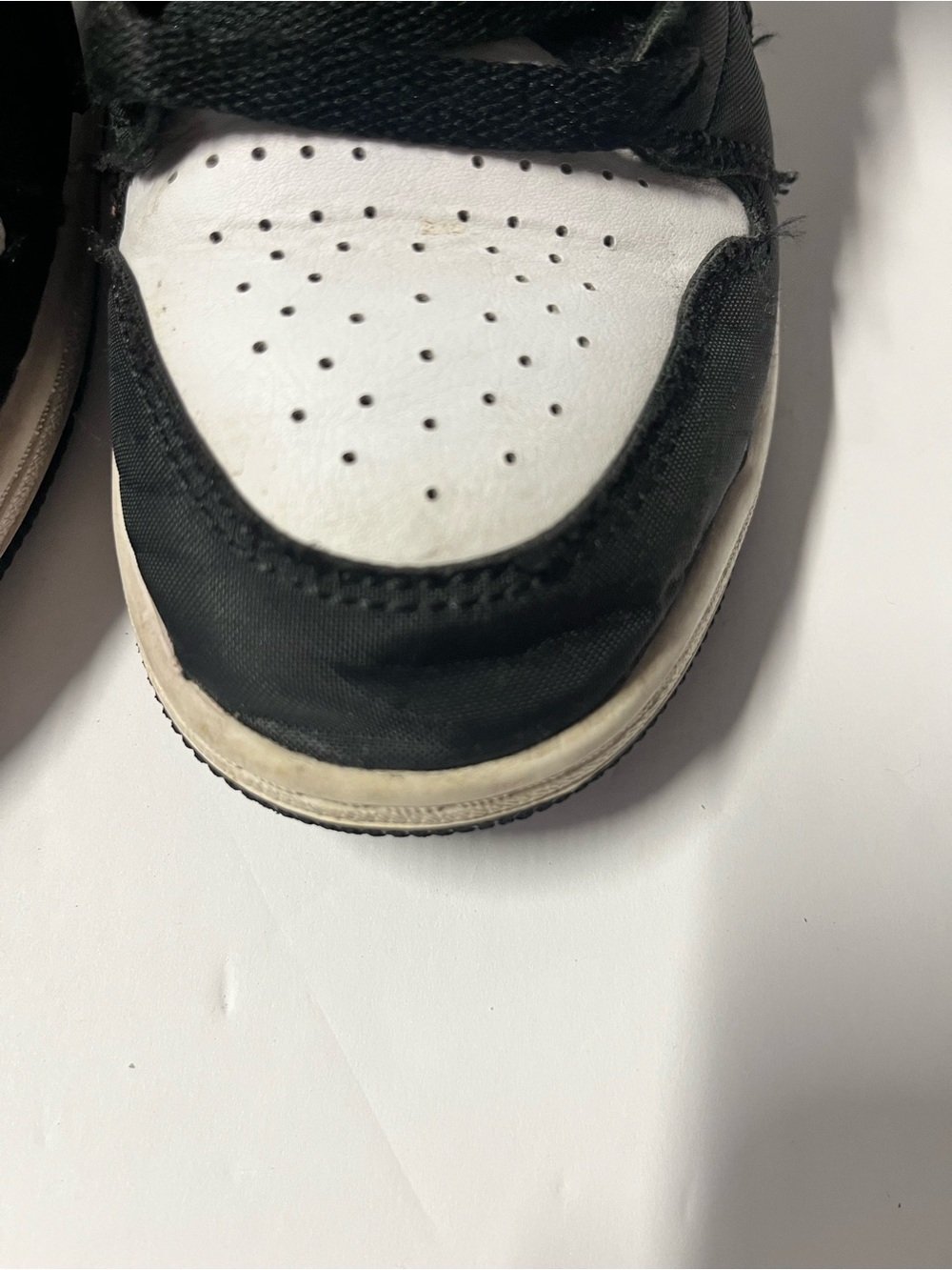 Nike Air Jordan 1 Mid SE 'Red Black Toe' sneakers - Picture 8 of 10